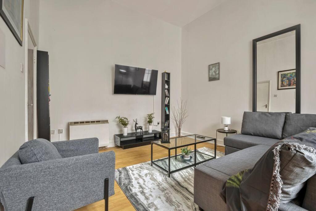 Cosy 2Br Retreat Near Paddington Station Appartement Londen Buitenkant foto