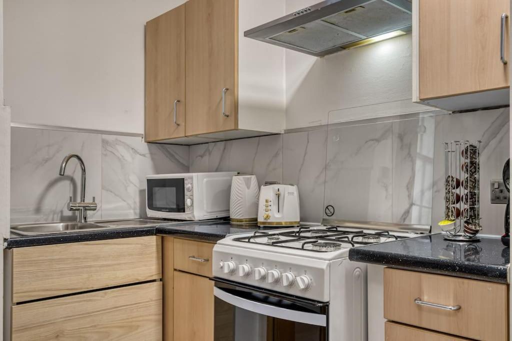 Cosy 2Br Retreat Near Paddington Station Appartement Londen Buitenkant foto