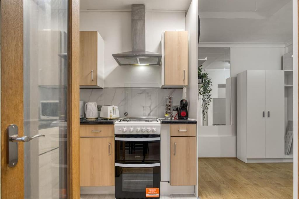 Cosy 2Br Retreat Near Paddington Station Appartement Londen Buitenkant foto